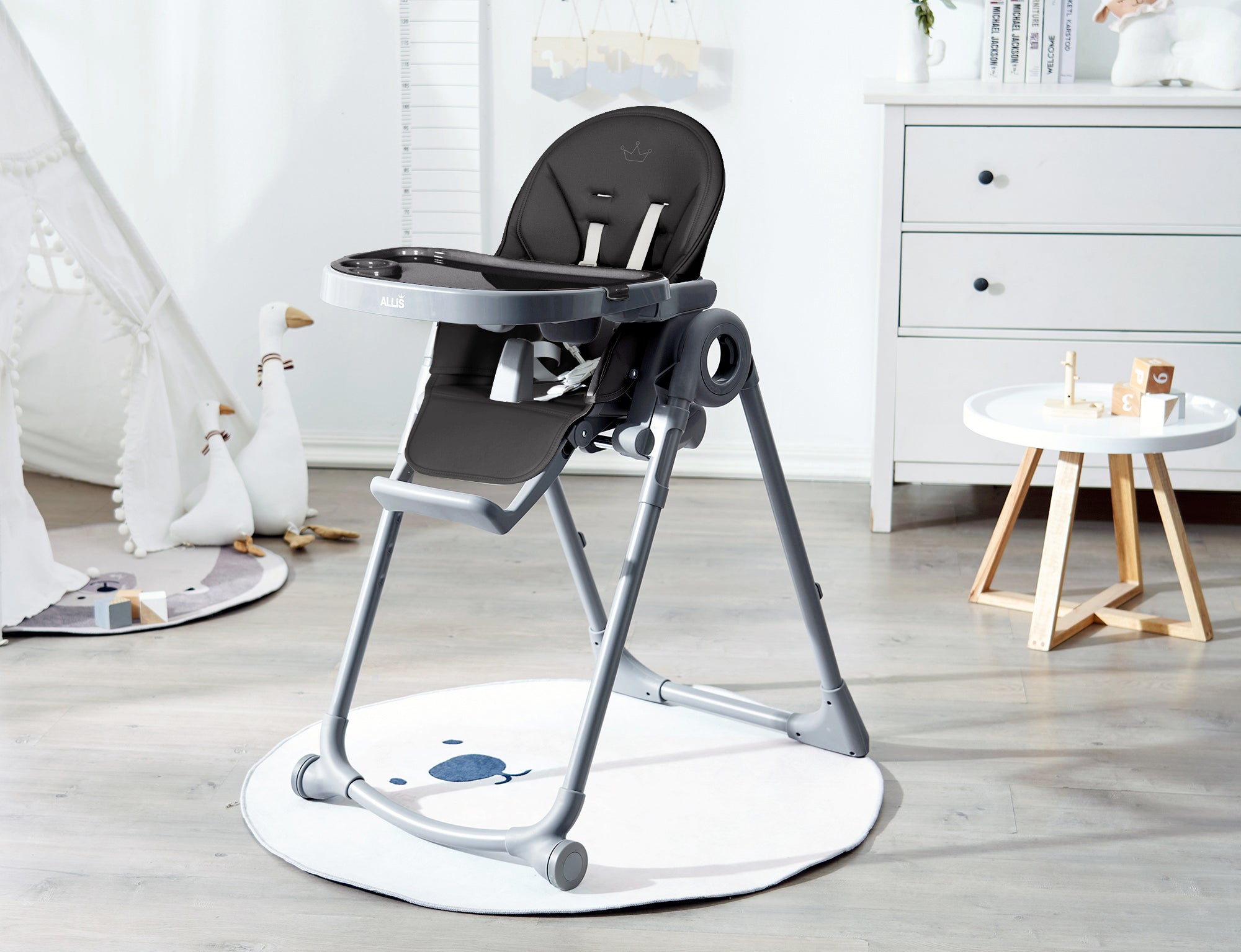 Lola Adjustable Highchair for 6 months +