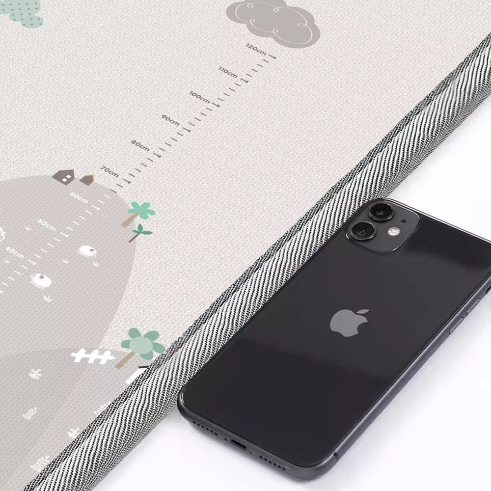Close-up of Mountain design side with integrated height measurement chart to track baby's growth